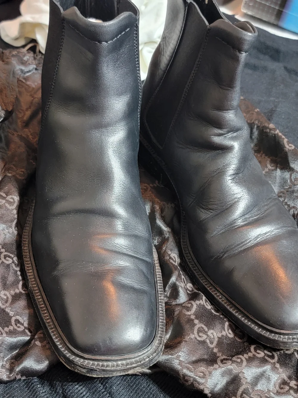 GUCCI Black Leather Men's Chelsea Boots - Classic Slip-On Style
